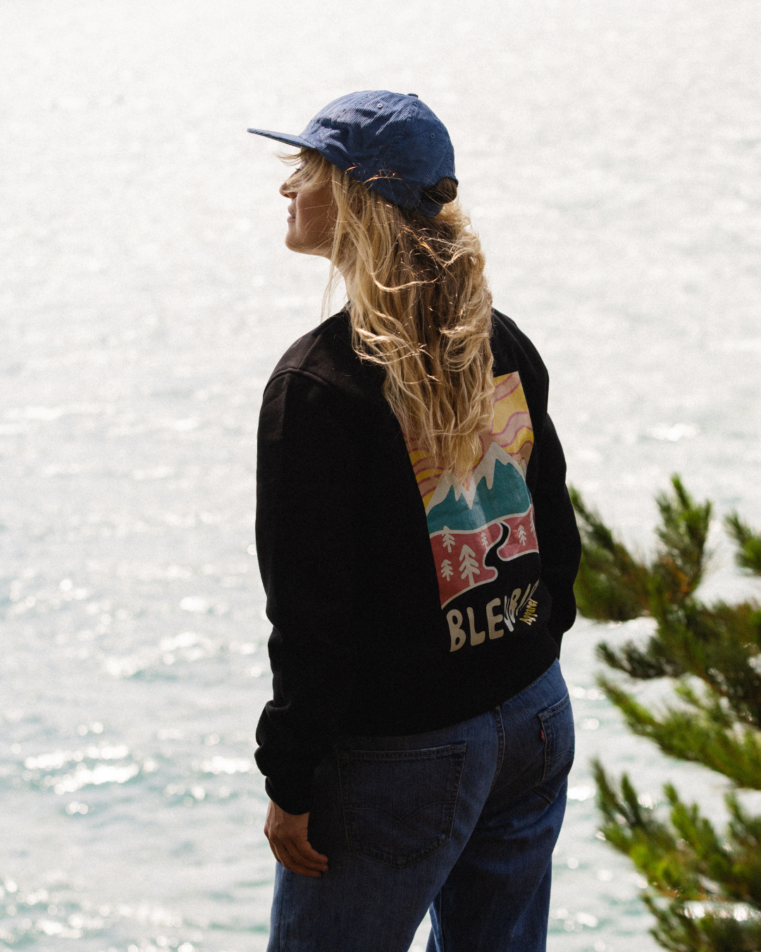 Road Out Cropped Crew - Black