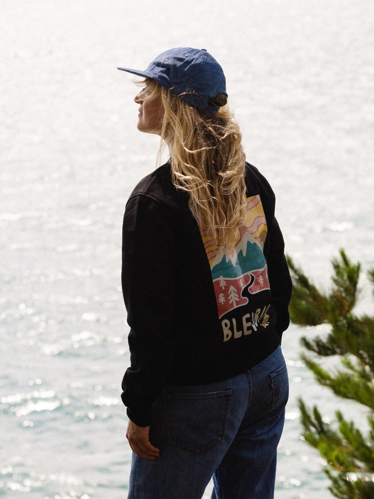 Road Out Cropped Crew - Black